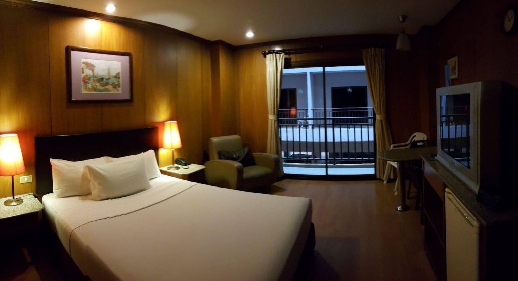 Фото Dynasty Inn Hotel