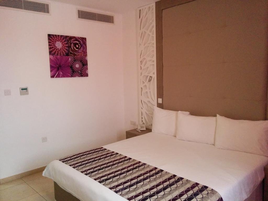 Фото New Famagusta Hotel