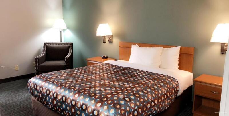 Фото Countryside Inn & Suites