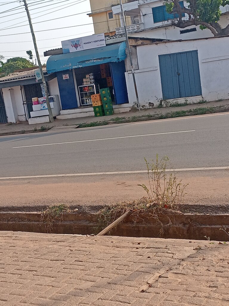Water store Maken T venture, Accra, photo