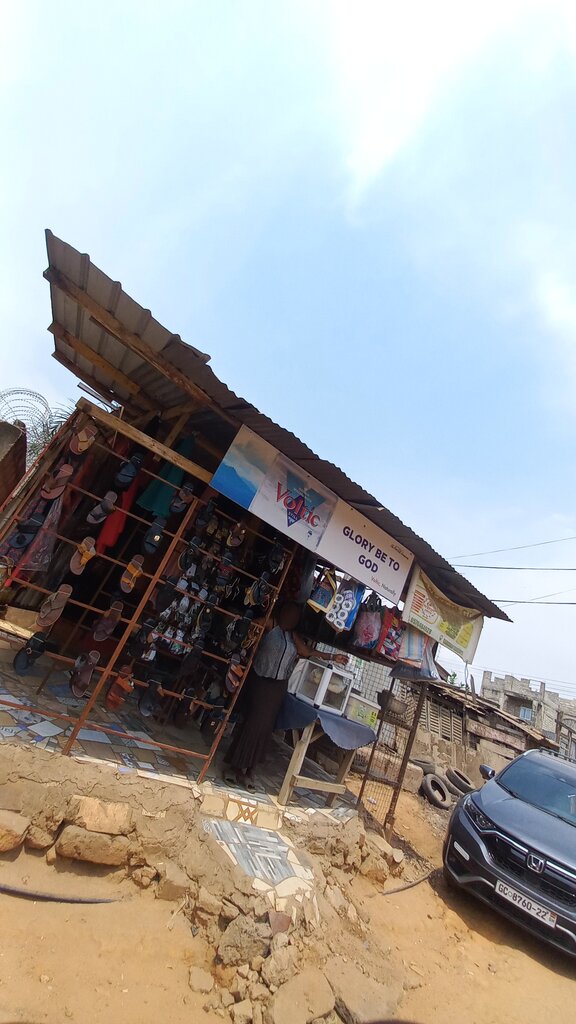 Water store Glory Be To God, Accra, photo