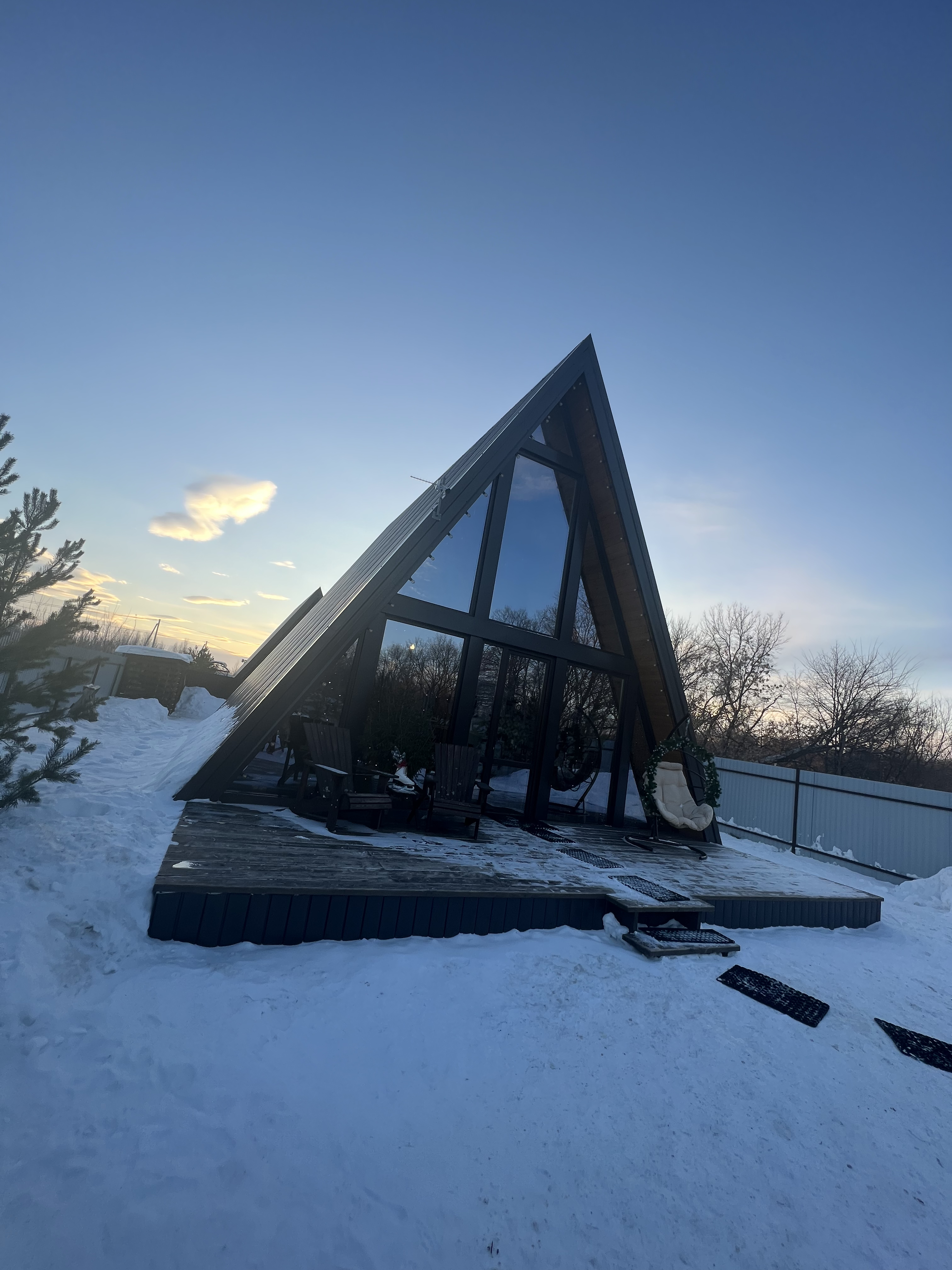 Фото Шалаш у озера