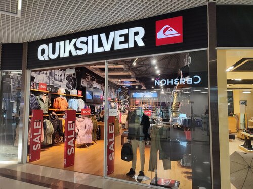 Spor giyim ve ayakkabı Quiksilver, Anapa, foto