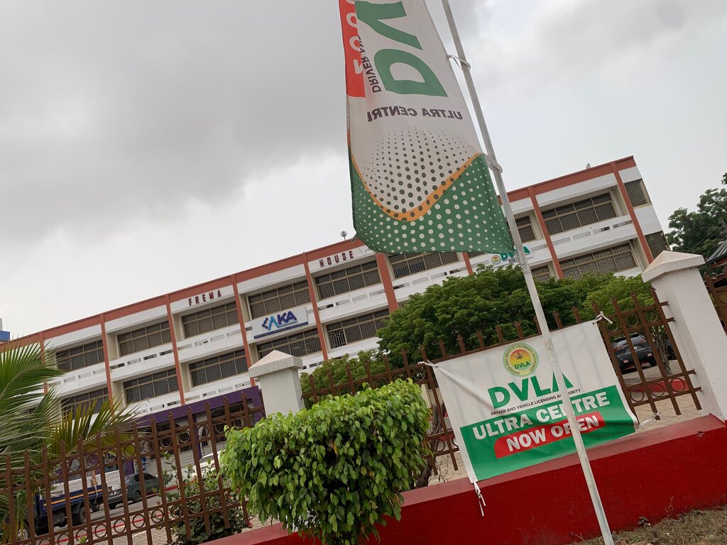 Second-hand shop Aka Technologies, Accra, photo