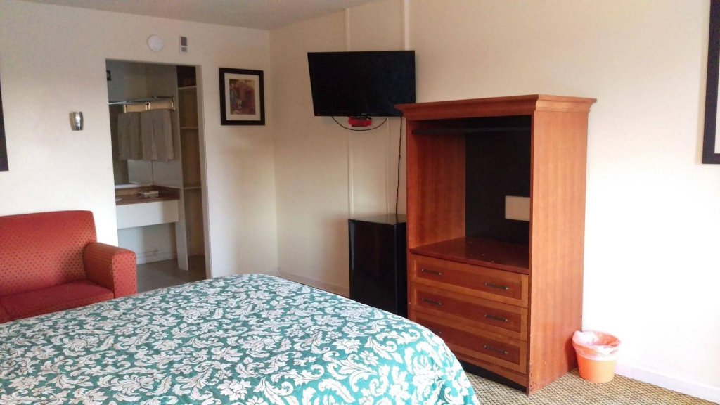 Фото SureStay Plus Hotel by Best Western Sacramento Cal Expo