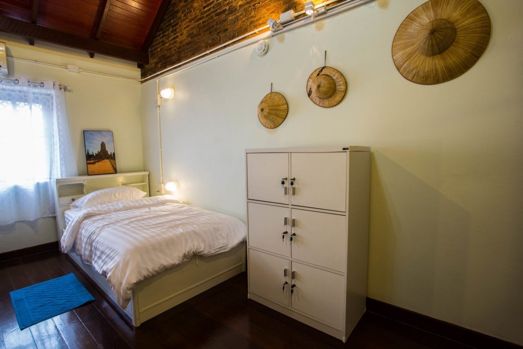 Фото Baan Gaysorn Hostel