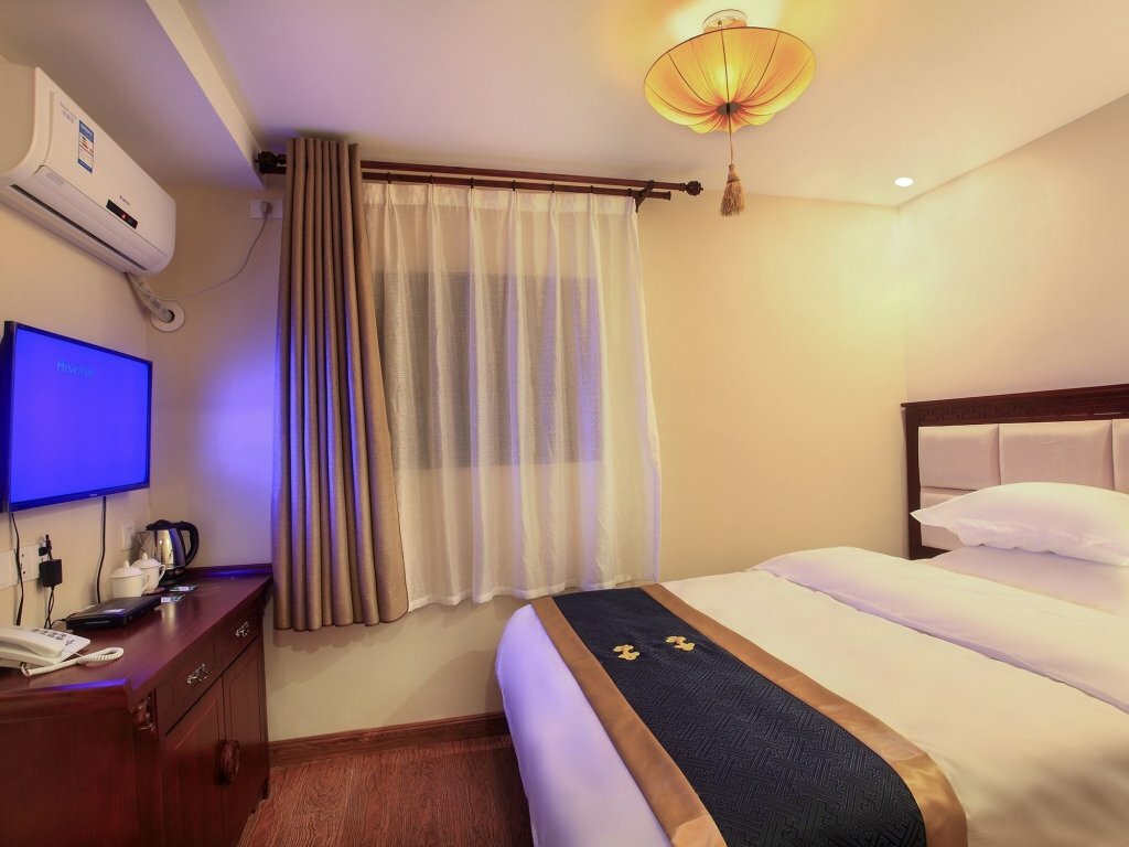 Hotel Moon Reflection River lnn, Guilin, photo