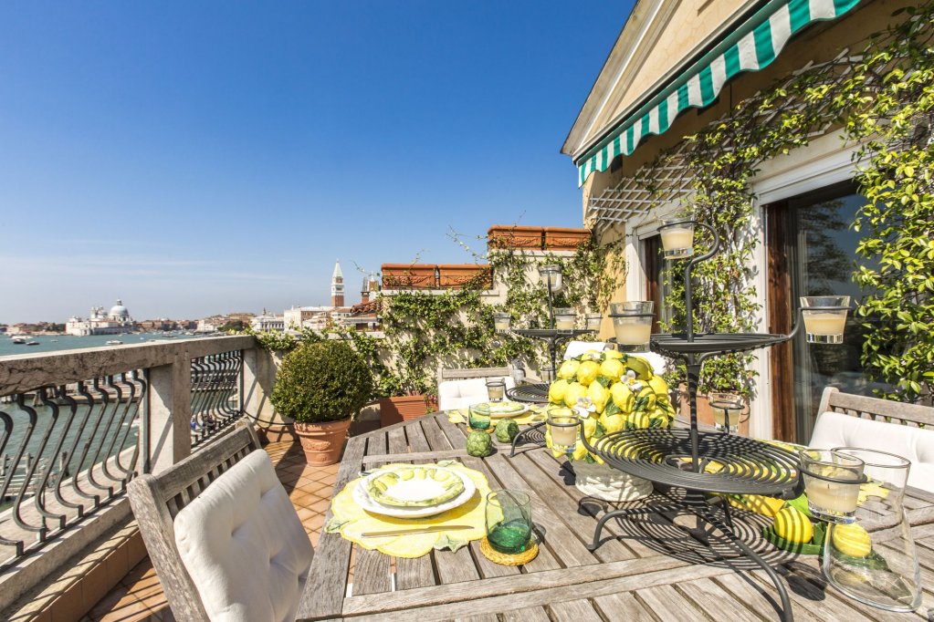 Фото San Marco Suite Apartment