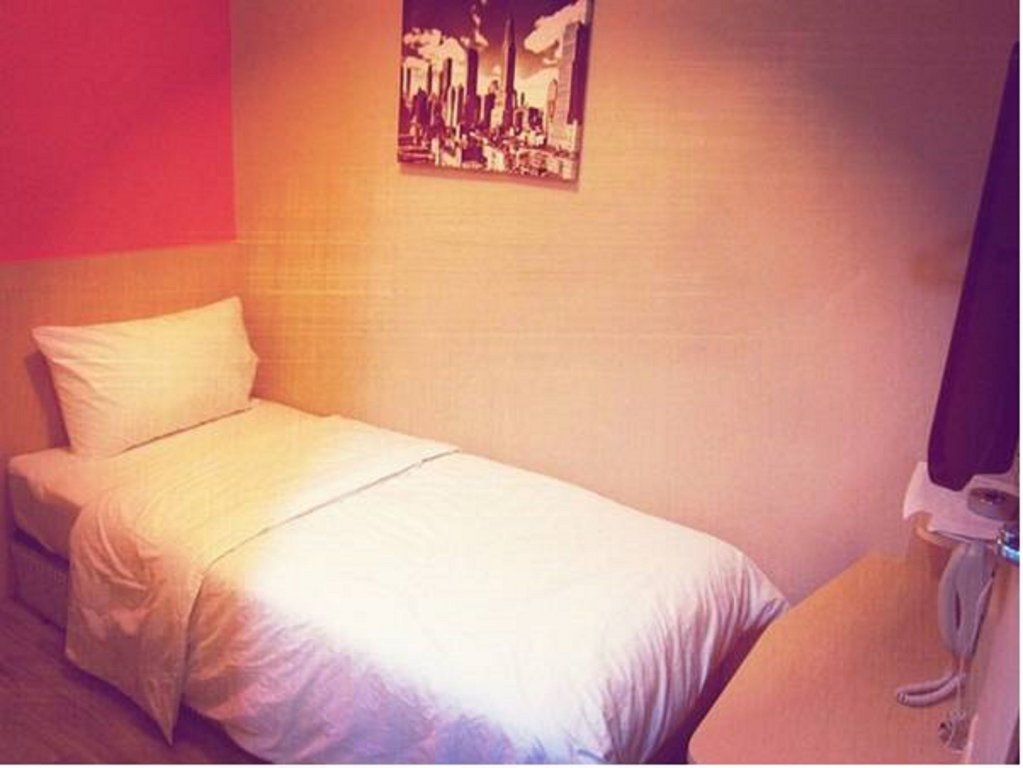 Фото Station Eight Inn