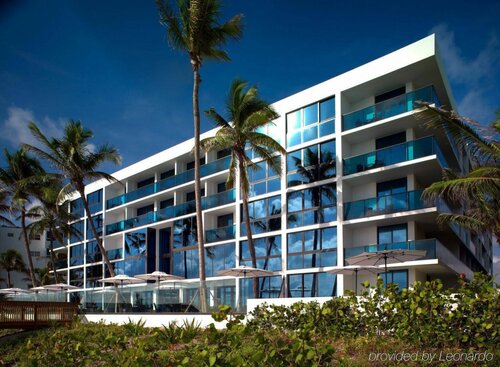 Гостиница Tideline Ocean Resort and SPA в Лейк Уорте