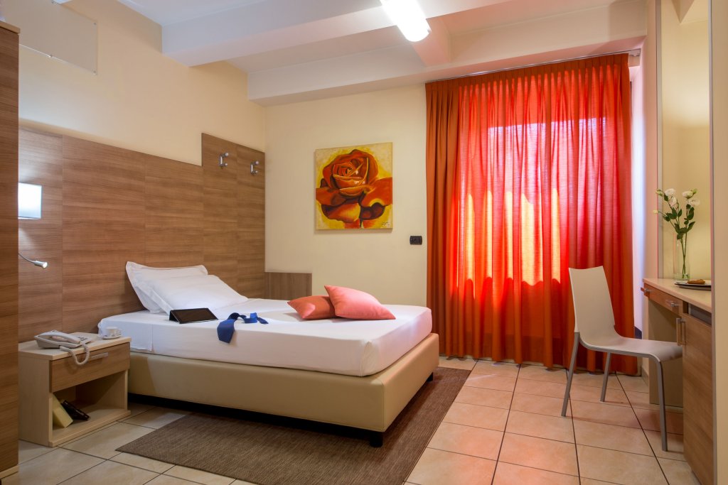 Фото Hotel Domidea