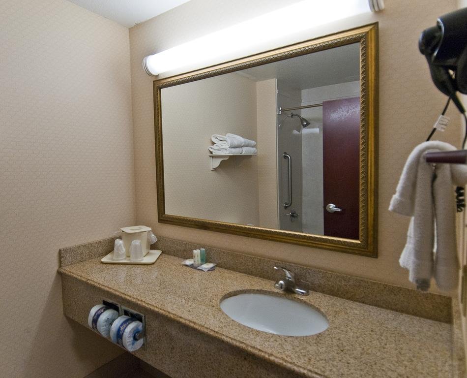 Фото Comfort Inn & Suites Near Medical Center