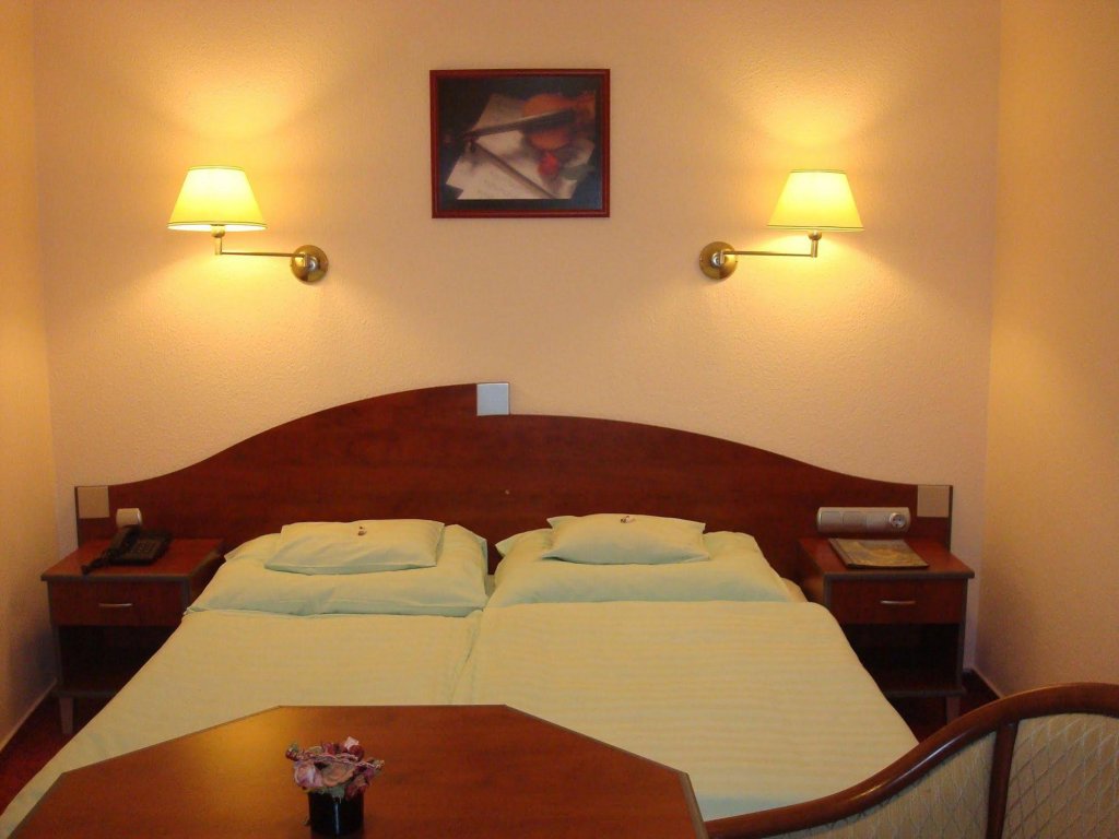 Фото Hotel Romantik Eger