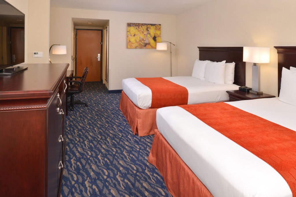 Фото Comfort Inn & Suites New Orleans Airport North