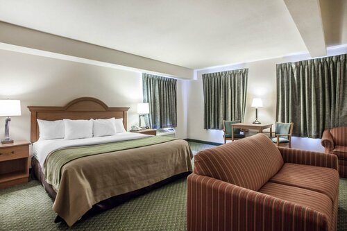 Гостиница Comfort Inn & Suites St. Louis - Chesterfield