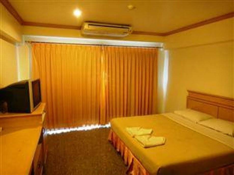 Фото Maneerote Hotel Surin