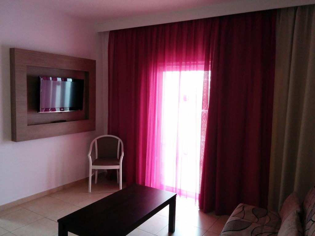 Фото New Famagusta Hotel