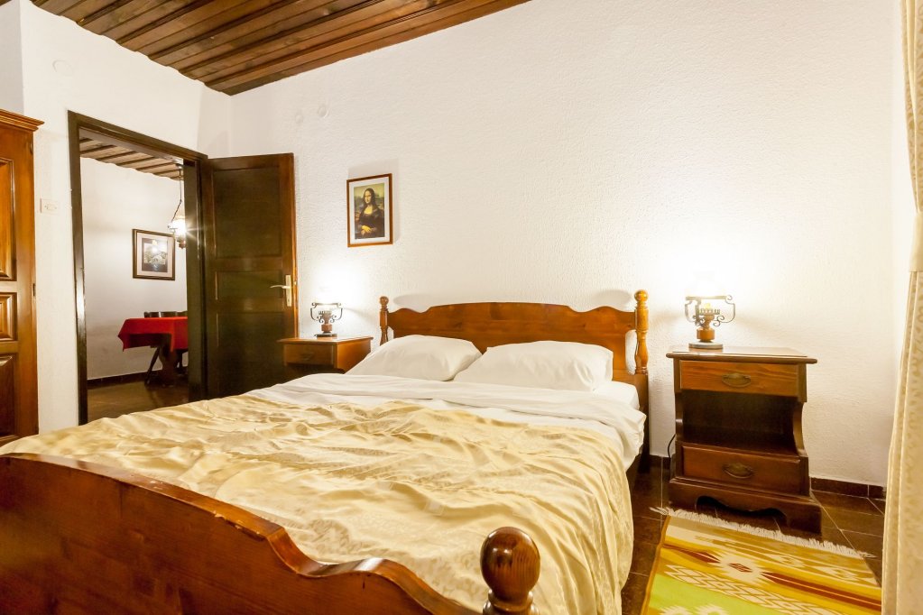 Фото Apartments Antigona Old Town