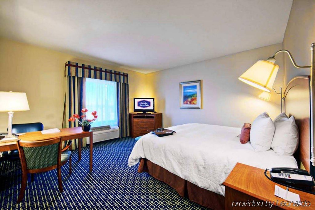 Фото Hampton Inn & Suites Lancaster