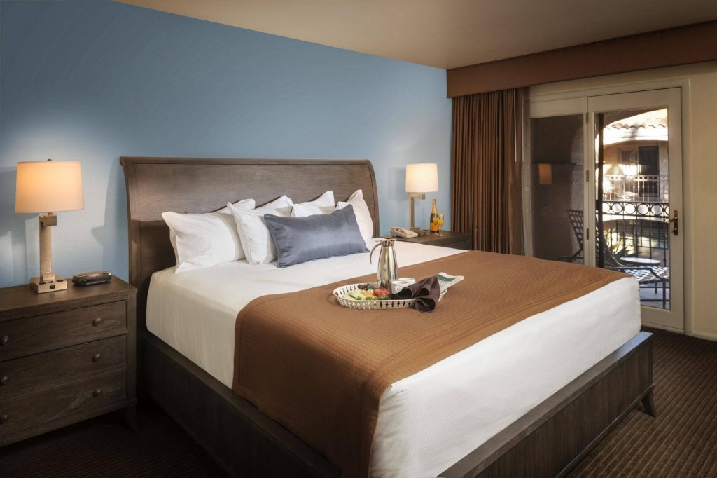 Фото The Scottsdale Plaza Resort & Villas