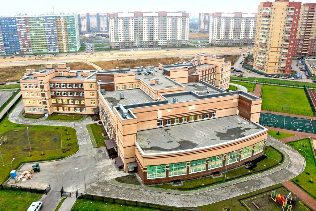 Особенности общеобразовательной школы Школа № 165 в Санкт‑Петербурге, Комендантс