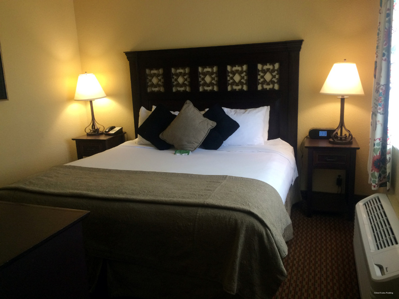 Фото Oxford Suites Redding