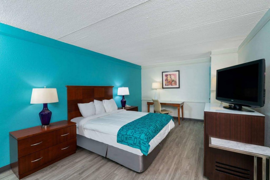 Фото Howard Johnson by Wyndham Atlanta College Park