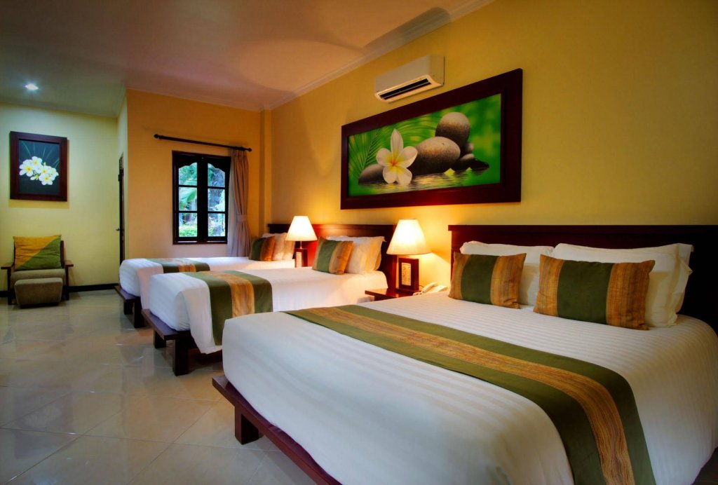 Фото Adi Dharma Hotel