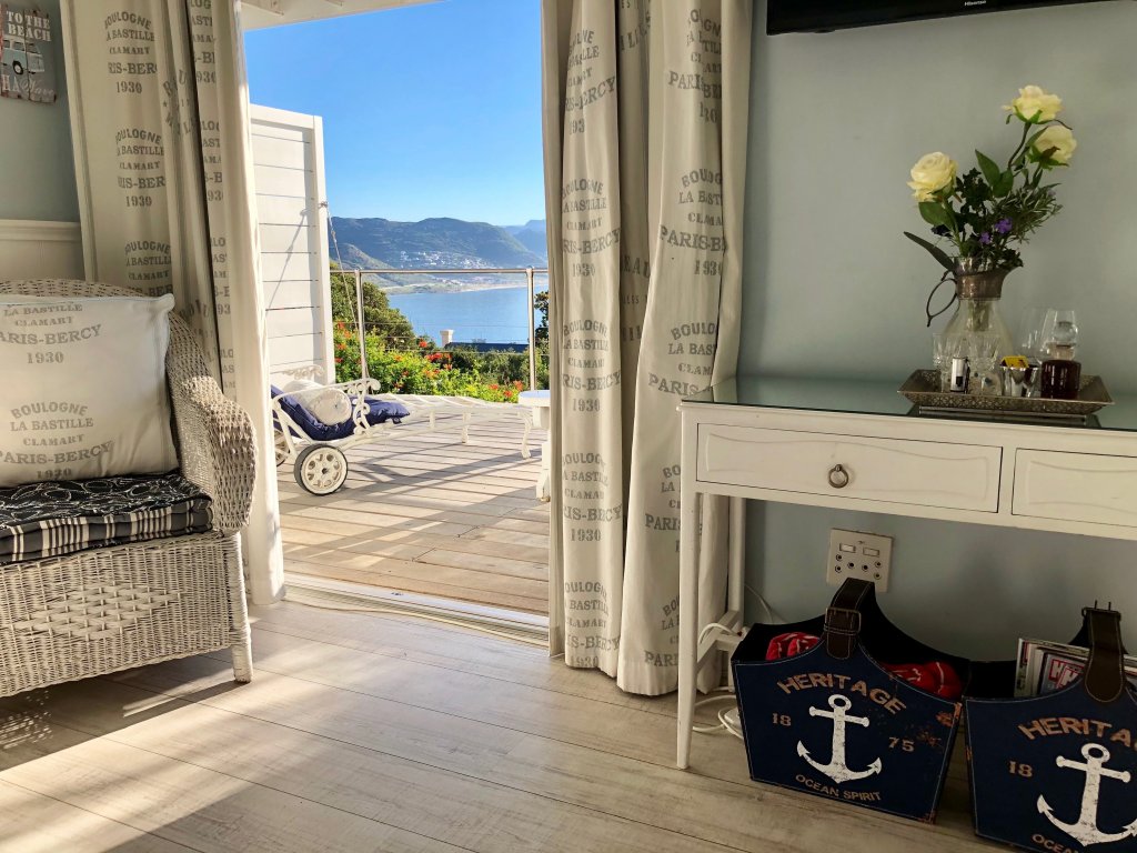 Фото A Boat House