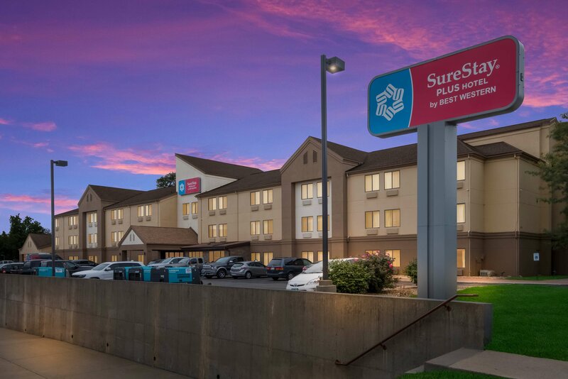 Гостиница SureStay Plus Hotel by Best Western Coralville Iowa City в Коралвилле