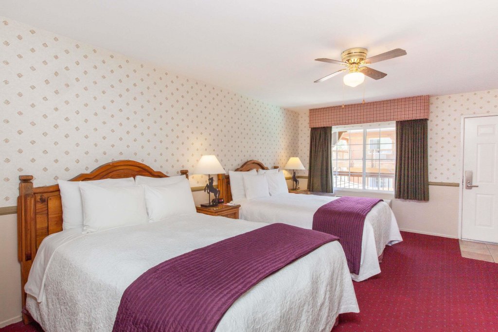 Фото Days Inn by Wyndham Lebec