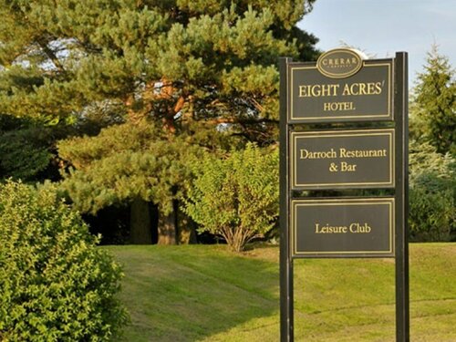 Гостиница Eight Acres Hotel & Leisure Club в Элгине