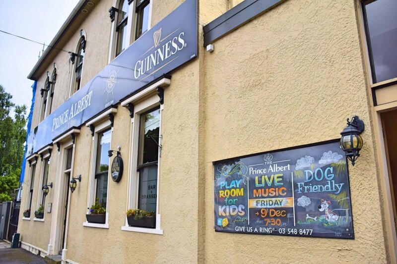 Гостиница The Prince Albert Backpackers and Bar в Нельсоне