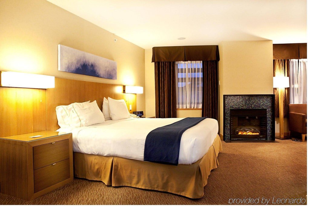 Фото Holiday Inn Express & Suites Langley