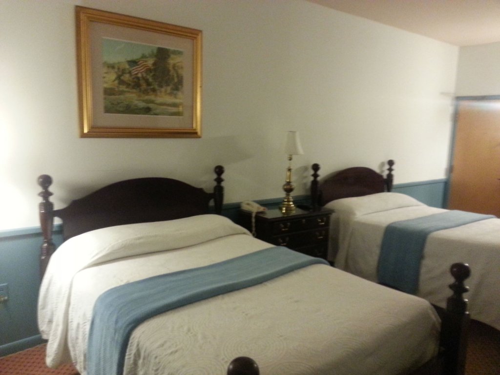 Фото The Charles Inn at Vacationland Inns