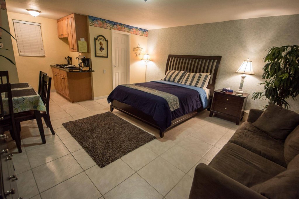 Фото Camelot Beach Suites