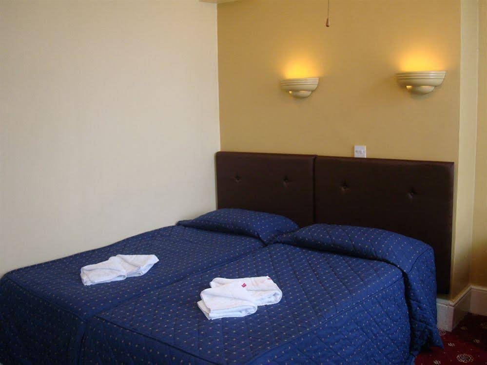 Фото Rose Court Hotel