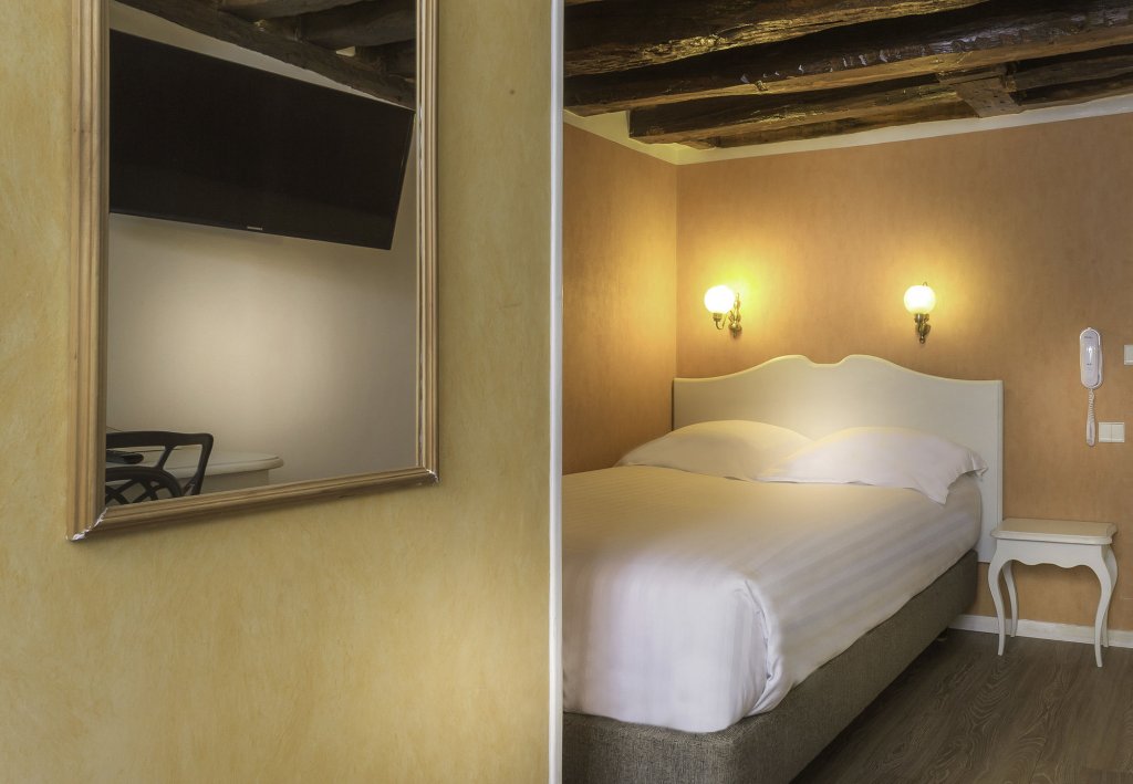 Фото Hôtel Jeanne d'Arc Le Marais