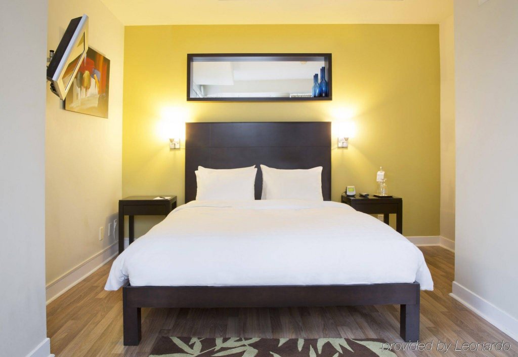 Фото Executive Hotel Cosmopolitan Toronto