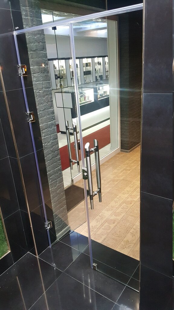 متجر بيع العطور ومستحضرات التجميل Obidsobitov parfum ، طشقند، صورة