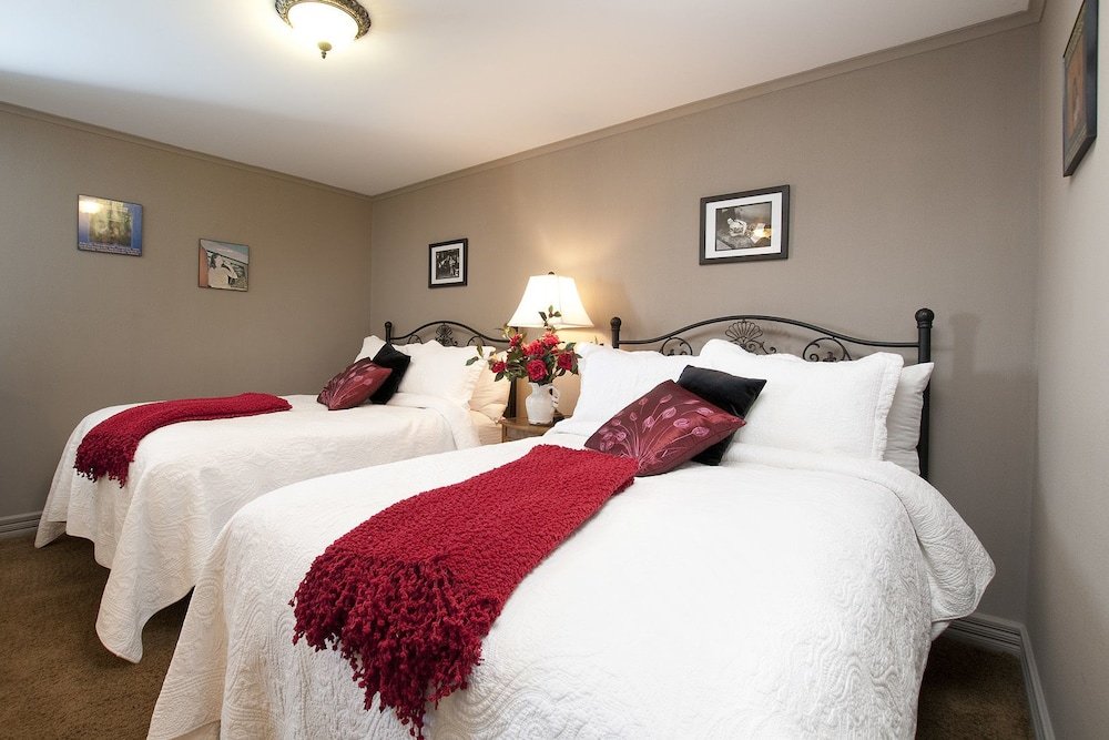 Фото Inn by The Bay