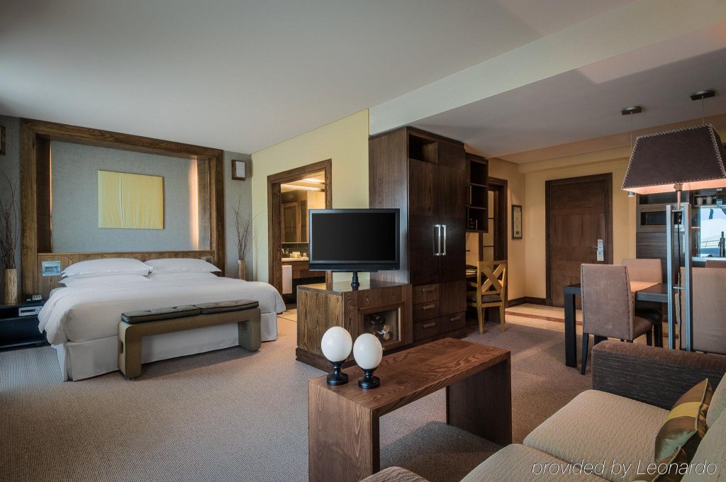 Фото Eurostars Suites Mirasierra