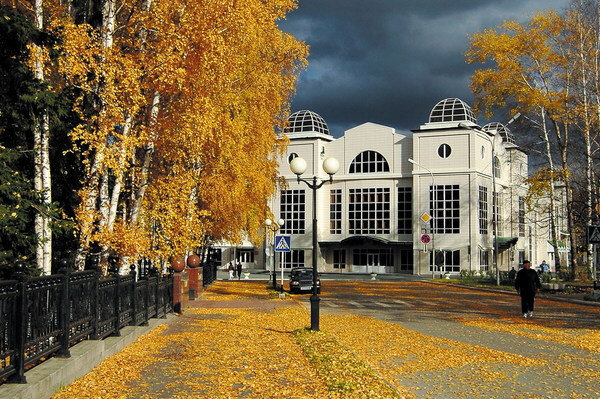 Культурный центр КДЦ Октябрь, Ханты‑Мансийск, фото