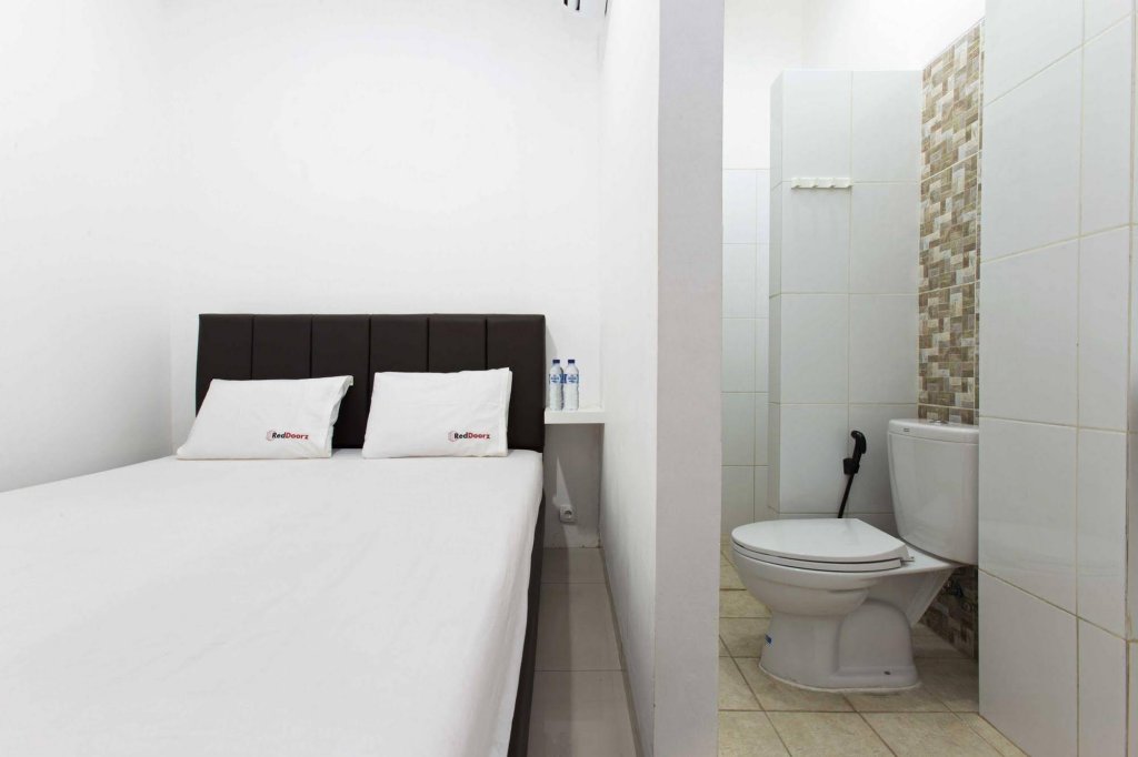 Фото Reddoorz @ Kemanggisan