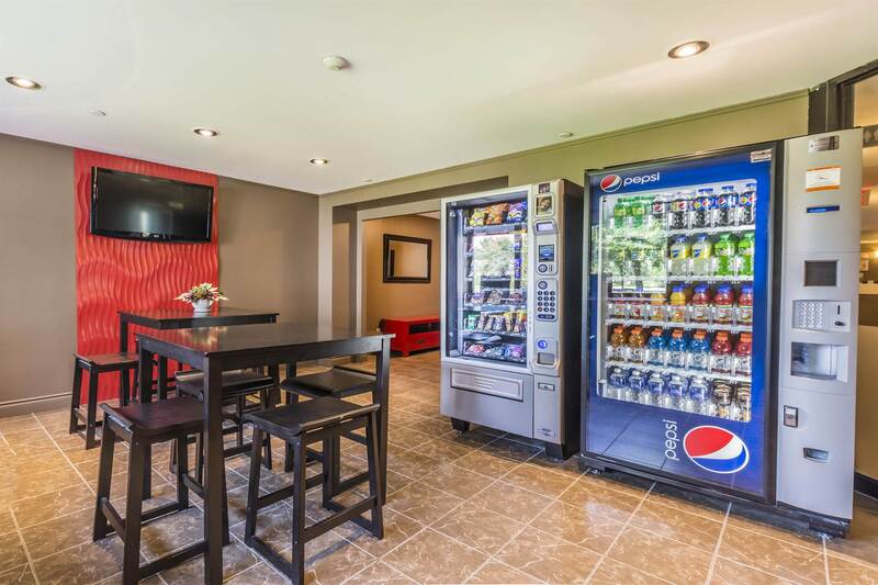 Фото Travelodge by Wyndham Hotel & Convention Centre Quebec City