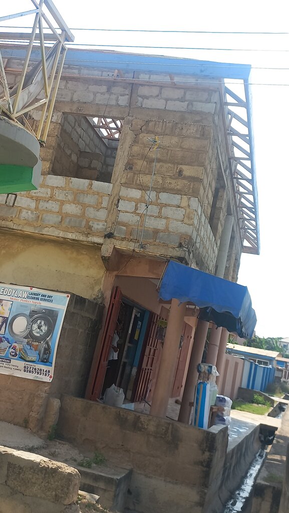 Electronics store Tweneboa Link, Accra, photo