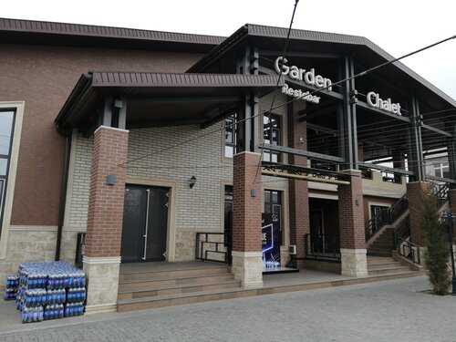 Қыз құлықсыз болды, бірақ бәрібір көнді.