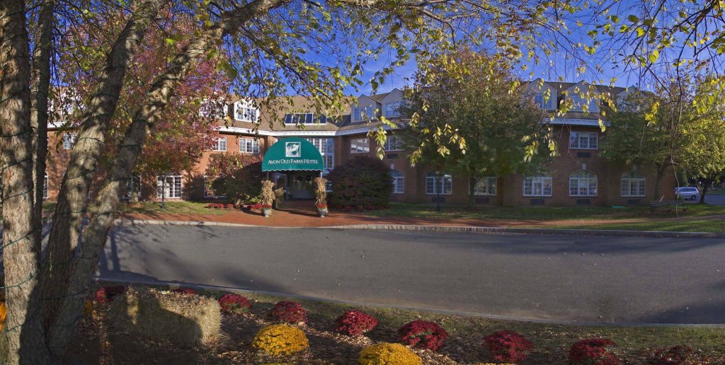 Фото Avon Old Farms Hotel
