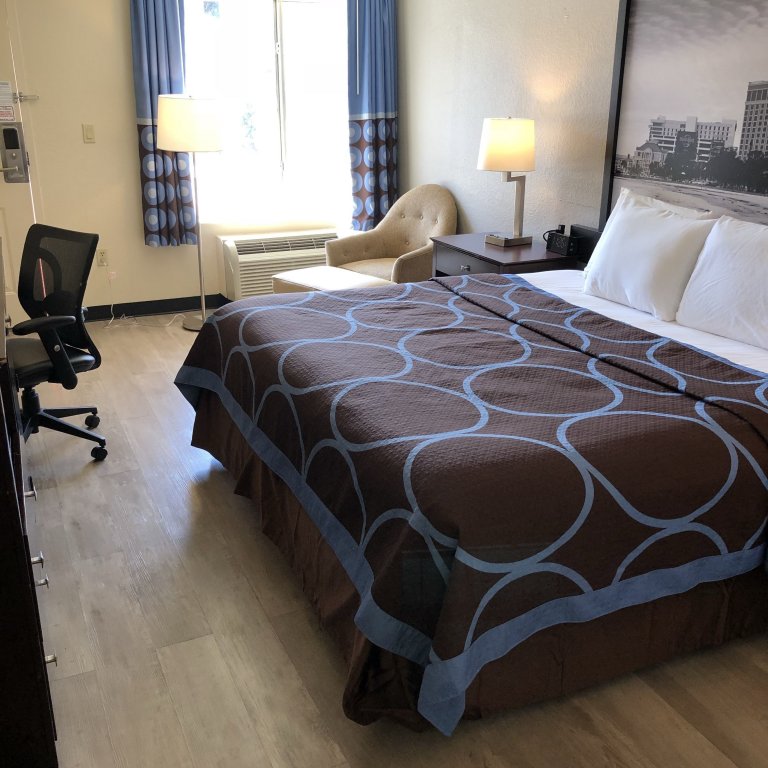 Фото Super 8 by Wyndham Gulfport Biloxi Airport