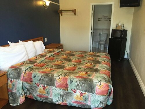 Гостиница Sunset Motel в Помоне